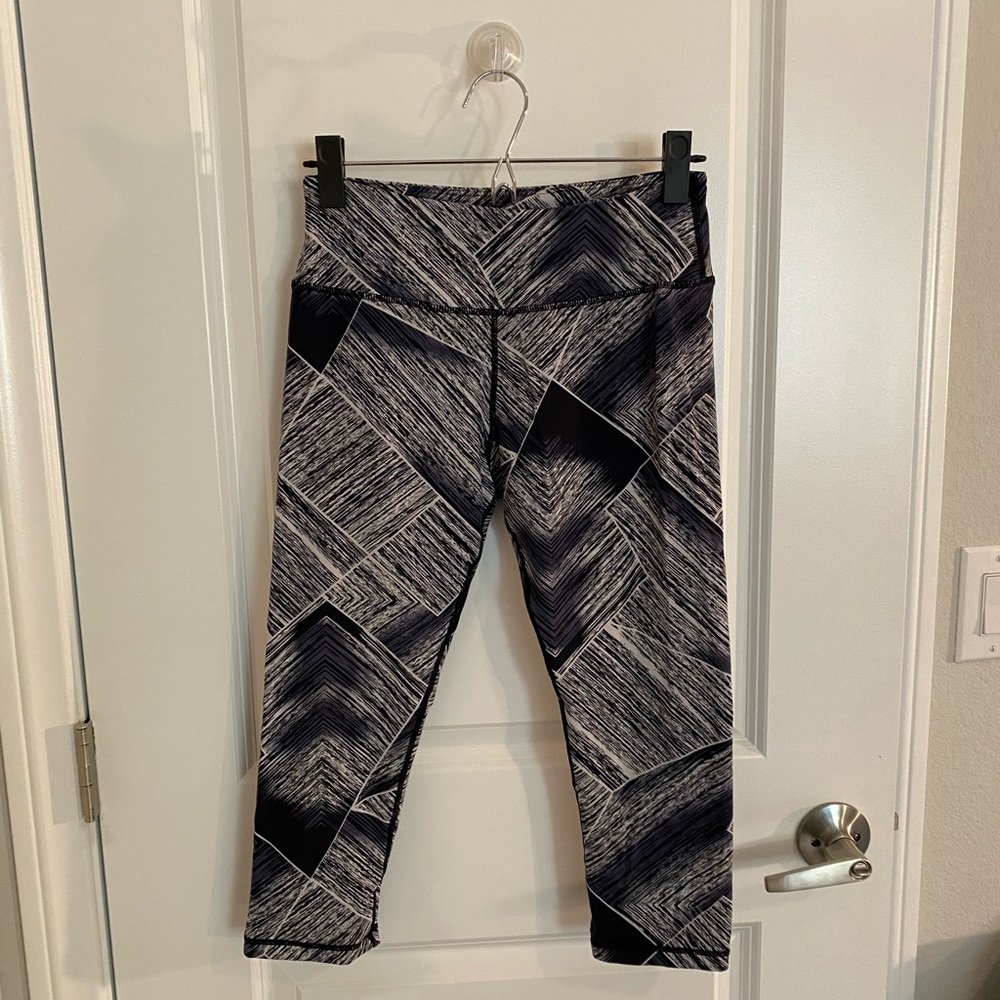 lululemon Wunder Under crops